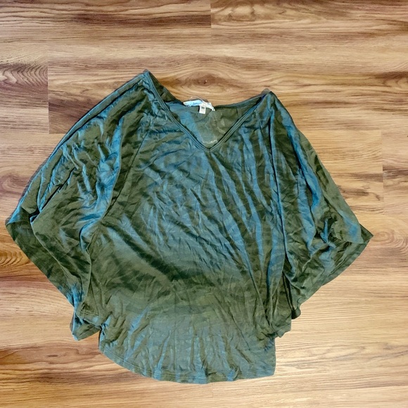 Ladies NEW Butterfly 🦋 sleeve blouse! 🦋 - Picture 3 of 5